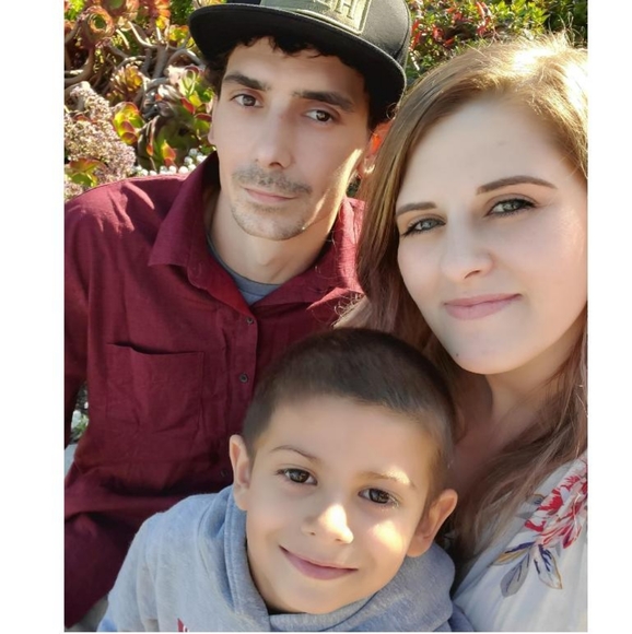 Meet your Posher, Melissa - Picture 2 of 3